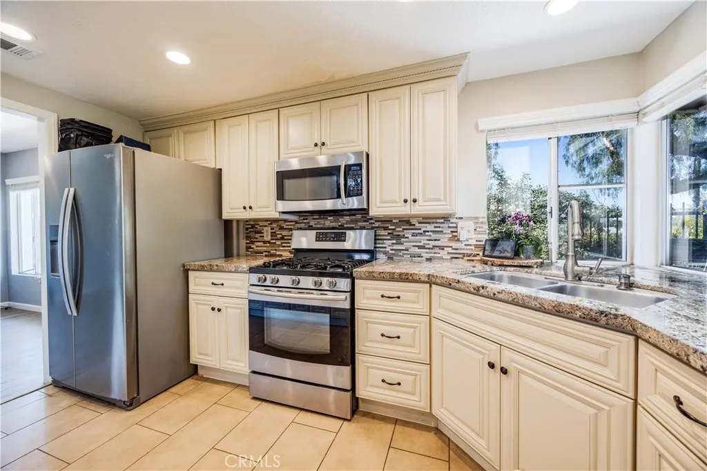 30681 Southern Cross Road, Temecula, California 92592 home-pic-11